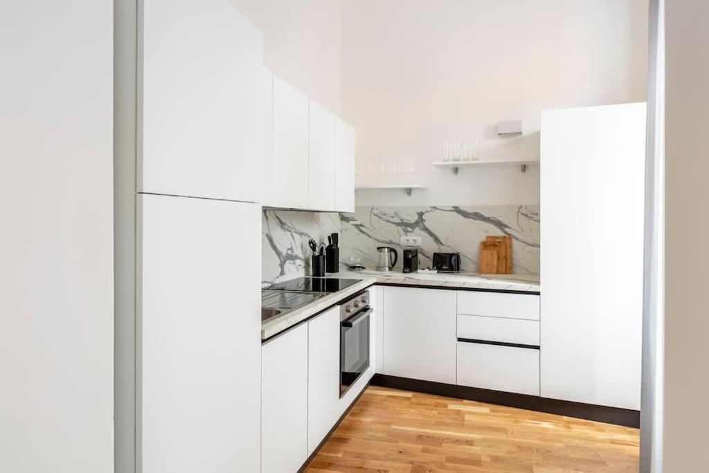 Sjr Luxury Apartment Trevi Fountain روما المظهر الخارجي الصورة