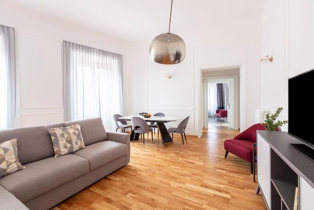 Sjr Luxury Apartment Trevi Fountain روما المظهر الخارجي الصورة